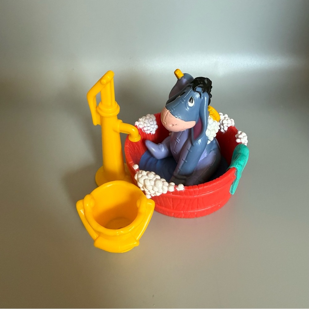 Eeyore VTG Bath Time Playset - Red and Yellow